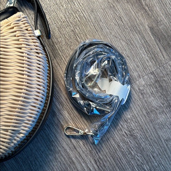 Loulu Woven Handbag Purse with Shoulder Strap - Picture 7 of 8